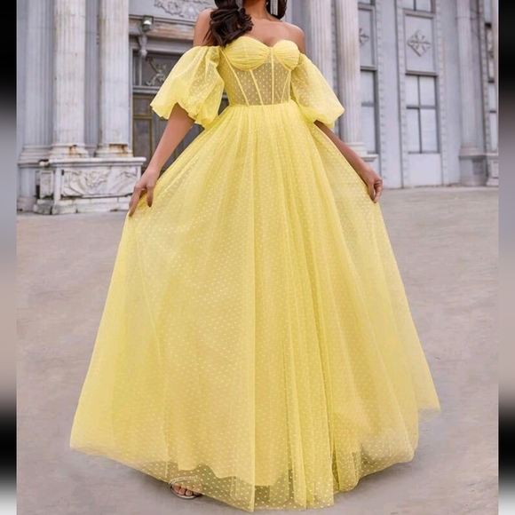 Spring And Summer Elegant Romantic Light Yellow Mesh Off Shoulder Puff Sleeves D
